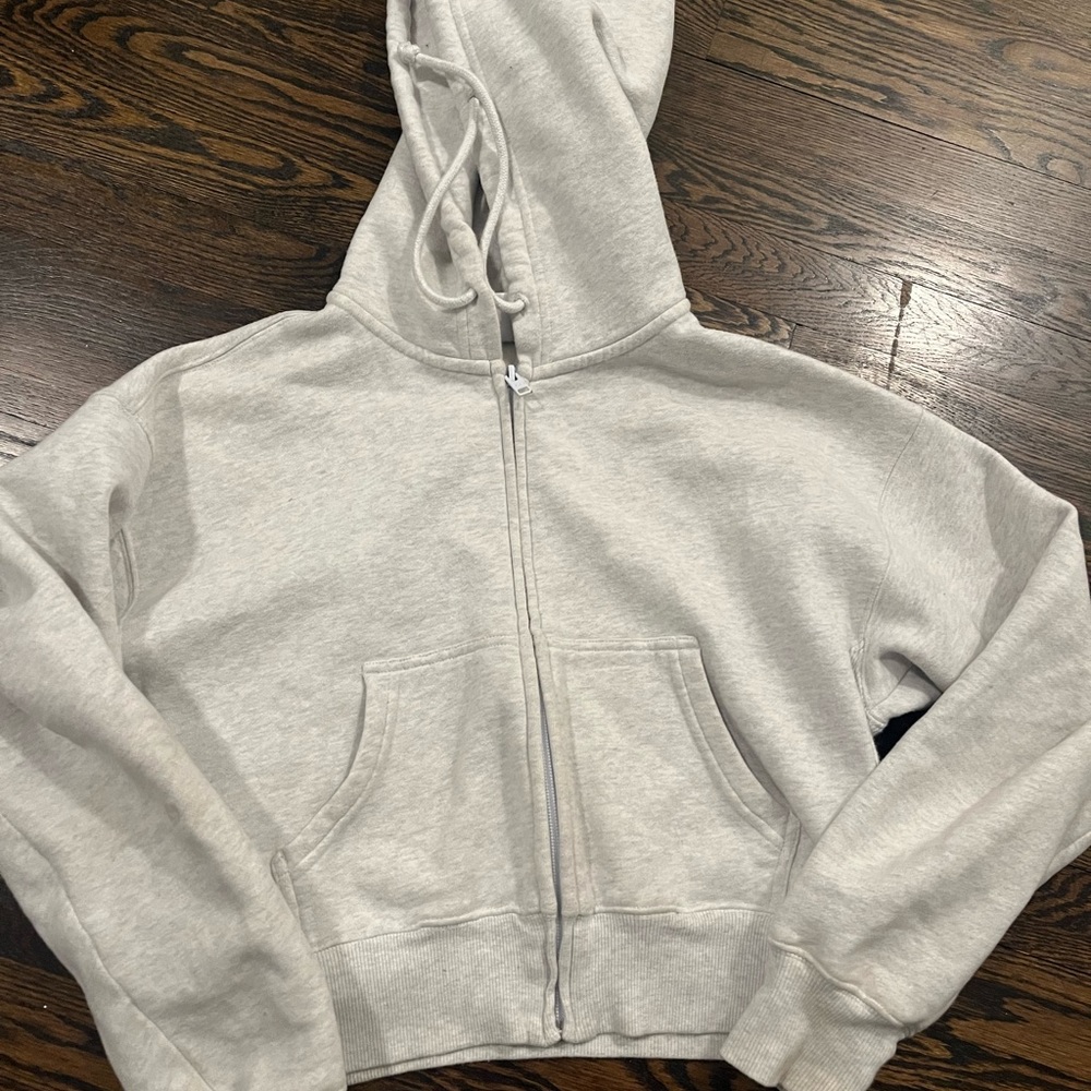 Cropped aritzia heather grey zip up - Picture 1 of 2